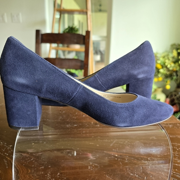 EUC Cole Haan Navy Suede Heels 6.5 - Picture 7 of 12